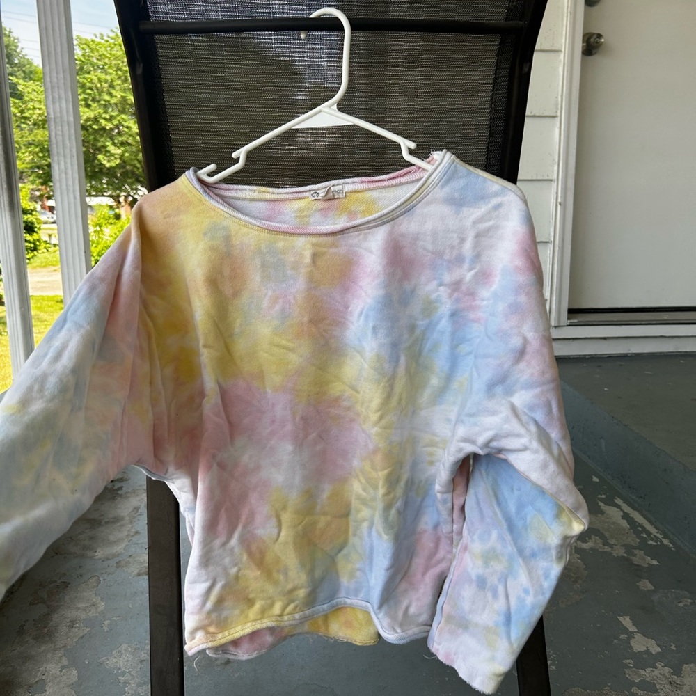 Size 14 crewneck